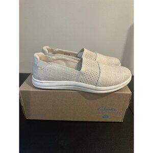NIB Clarks Cloudsteppers Womens Breeze Vibe Natural Interest size 8M